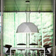 Fabbian Crio Hängeleuchte 115cm in einem modernen Wohnraum mit elegantem Design.
