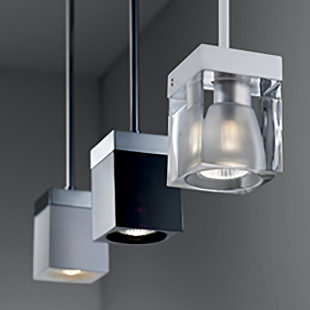 Fabbian Cubetto Pendelleuchte: moderne, elegante Hängeleuchten mit klaren und lackierten Diffusoren.