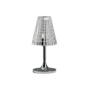 Fabbian Flow Tischleuchte aus transparentem Glas mit Chromfuß für warmes Licht im Wohnzimmer oder Schlafzimmer.