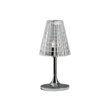 Fabbian Flow Tischleuchte aus transparentem Glas mit Chromfuß für warmes Licht im Wohnzimmer oder Schlafzimmer.