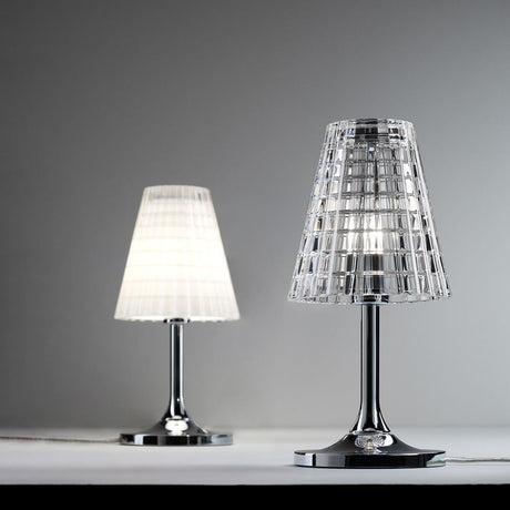 Fabbian Flow Tischleuchte in transparentem Glas und Chrom, perfekt für Schlafzimmer und Wohnzimmer.
