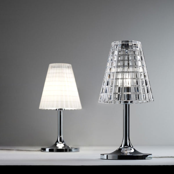 Fabbian Flow Tischleuchte in transparentem Glas und Chrom, perfekt für Schlafzimmer und Wohnzimmer.