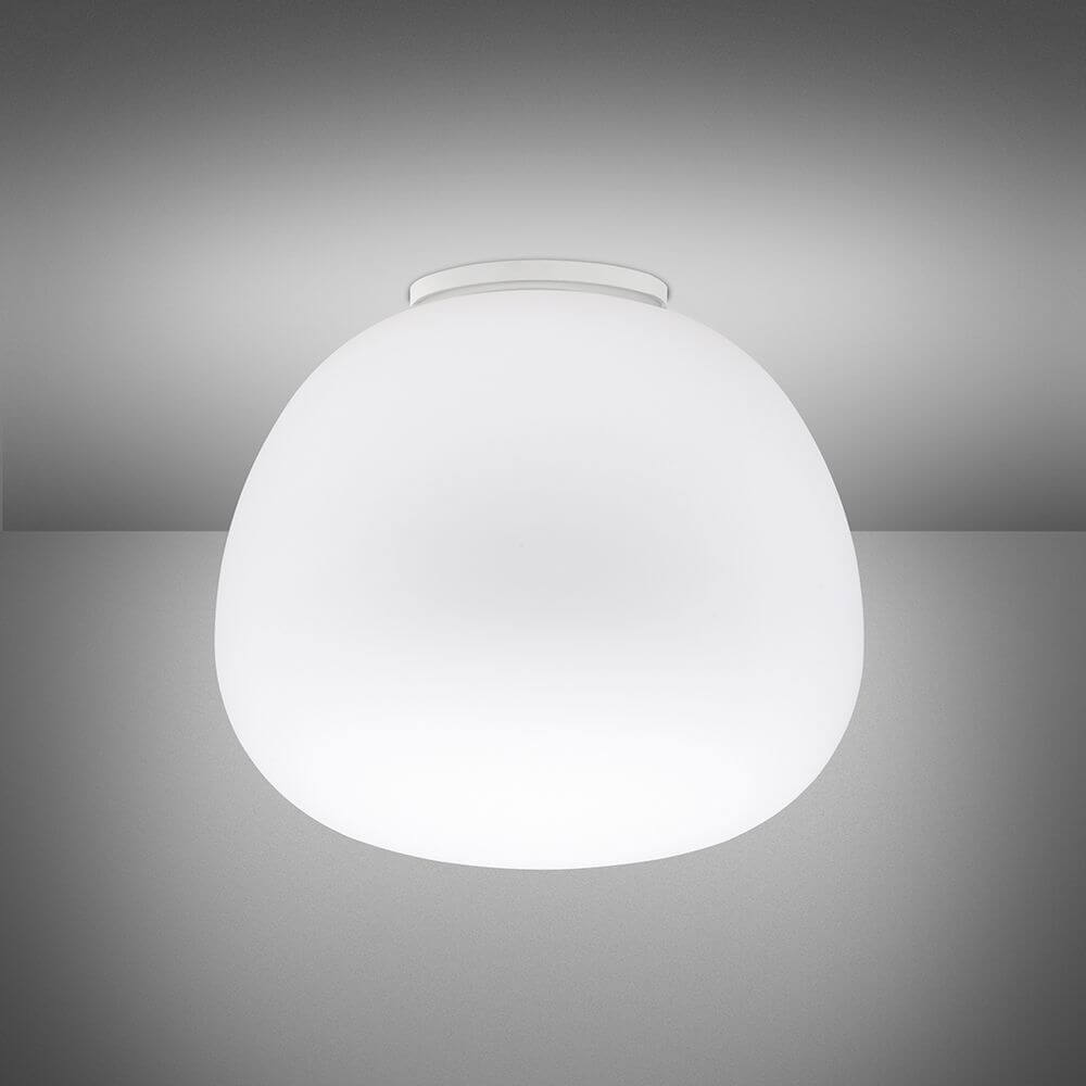 Fabbian Lumi Deckenlampe Mochi Ø 45cm mit modernem und klassischem Design in weißem Glas.