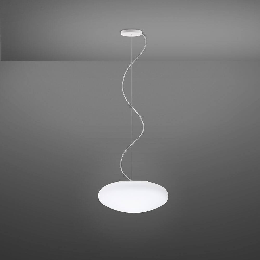 Fabbian Lumi Pendellampe White Ø 42cm hängt elegant von der Decke und sorgt für warmes Licht im Raum.