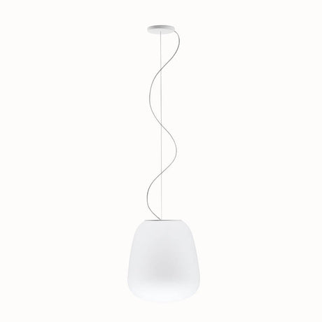 Fabbian Lumi Pendelleuchte Baka Ø 33cm mit diffuser aus weiß geblasenem Glas für warmes Licht.