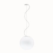 Suspension Fabbian Lumi Sfera Ø 40 cm, lampe à suspendre moderne en verre blanc et câble fin.