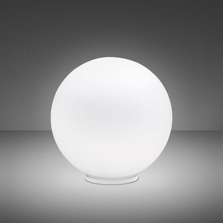 Fabbian Lumi bordlampe Sfera Big i klassisk rund form, ideell for moderne og elegante rom.