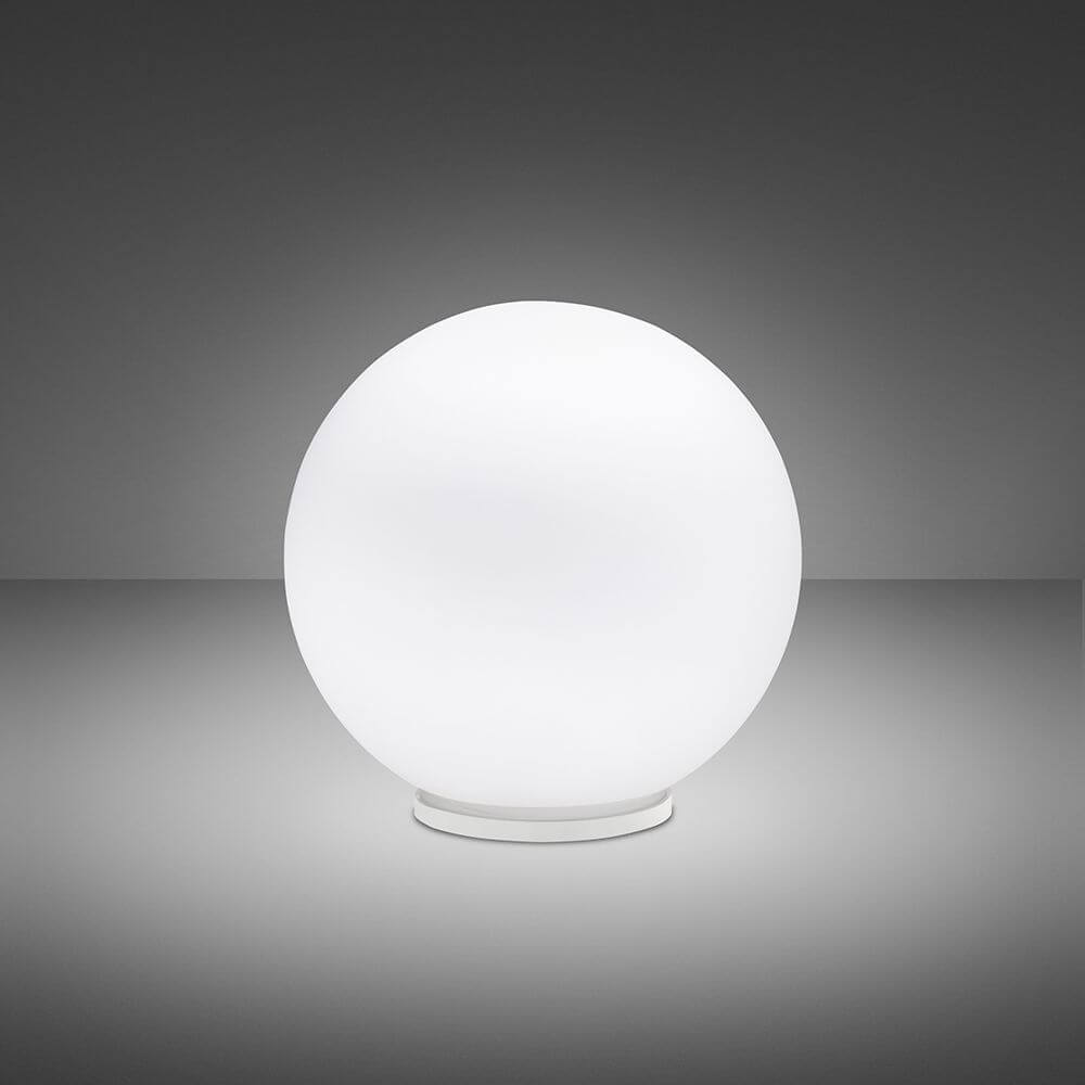 Fabbian Lumi Tischlampe Sfera Mini in klassischer runder Form, ideal für moderne und elegante Räume.