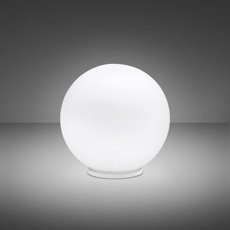 Fabbian Lumi Tischlampe Sfera Mini in klassischer runder Form, ideal für moderne und elegante Räume.