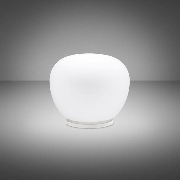 Fabbian Lumi Tischleuchte Mochi Small in weißem, klassischem Design und sanftem Licht, perfekt für jeden Raum.