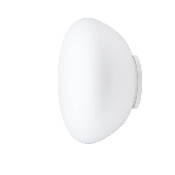 Fabbian Lumi Wandlampe Poga mit weißem mundgeblasenem Glas-Diffusor für elegantes Wohnambiente.