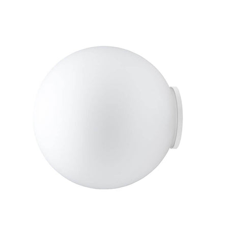 Fabbian Lumi Wandlampe Sfera Big in runder, weißer Ausführung für gleichmäßiges, warmes Licht.