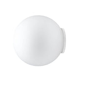 Fabbian Lumi Wandlampe Sfera Mini, runde wandmontierte Lampe mit sanftem, warmem Licht für vielseitige Nutzung.