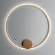 Fabbian Olympic LED-Wandleuchte Ø 138,7cm mit kreisförmigem Diffusor und goldener Halterung.