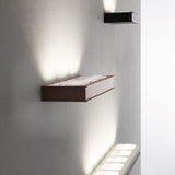 Fabbian Quarter 3-flammige LED-Wandleuchte aus Metall in weiß, schwarz und brüniert, ideal für Flure und Schlafzimmer.