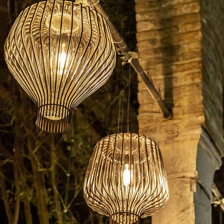 Fabbian Saya suspension extérieure Medium IP54 dans une élégante cage métallique avec verre transparent.