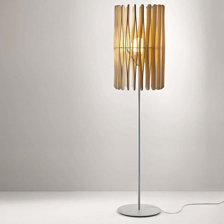 Fabbian Stick Stehlampe Ø 43cm mit zylindrischem Diffusor in elegantem Design, perfekt für Wohnzimmer und Schlafzimmer.