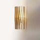 Fabbian Stick Wandlampe Ø 33cm mit Holz- und Aluminiumrahmen, ideal für Wohnbereiche und kreative Studios.