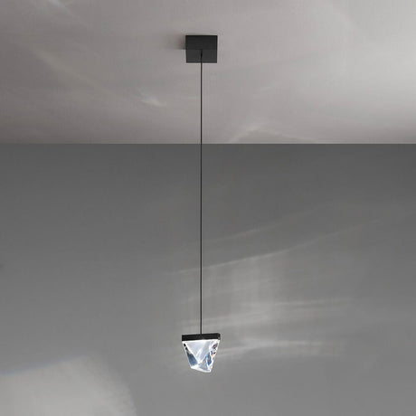 Fabbian Tripla LED-Pendelleuchte schwebend von der Decke mit elegantem Lichtdesign.