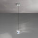 Fabbian Tripla LED-Pendelleuchte elegant mit dreieckigem Lampenschirm, ideal für moderne Innenräume.