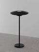 Fabio LED Außentischleuchte 3000K Schwarz IP54 auf einem grauen Tisch, modernes Design.