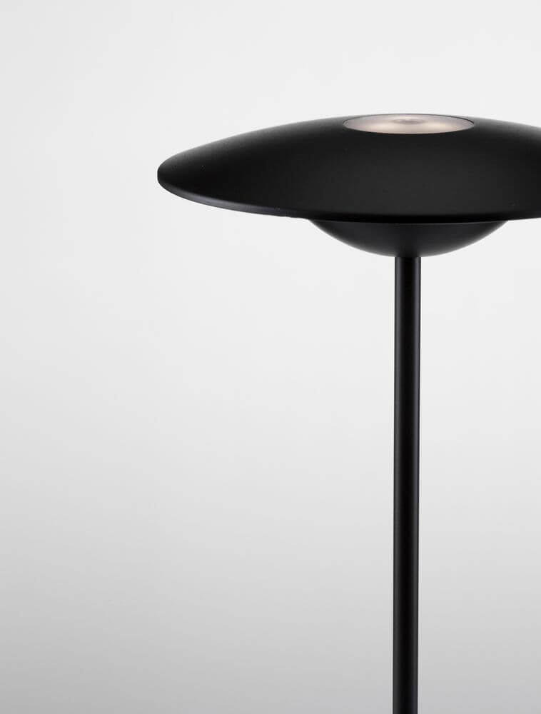 Fabio LED Außentischleuchte 3000K Schwarz IP54, elegante Tischleuchte in mattem Schwarz mit modernem Design.
