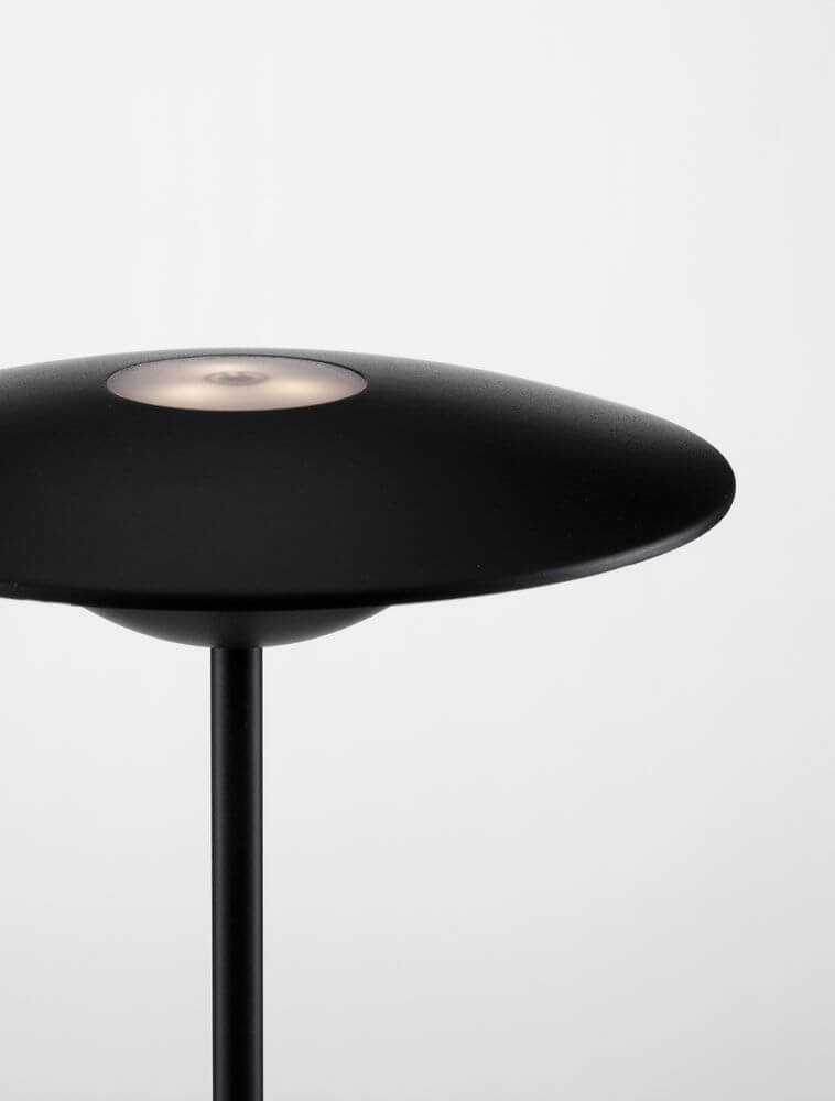 Fabio LED Außentischleuchte 3000K Schwarz IP54 in elegantem Schwarz mit Acryl-Diffusor.