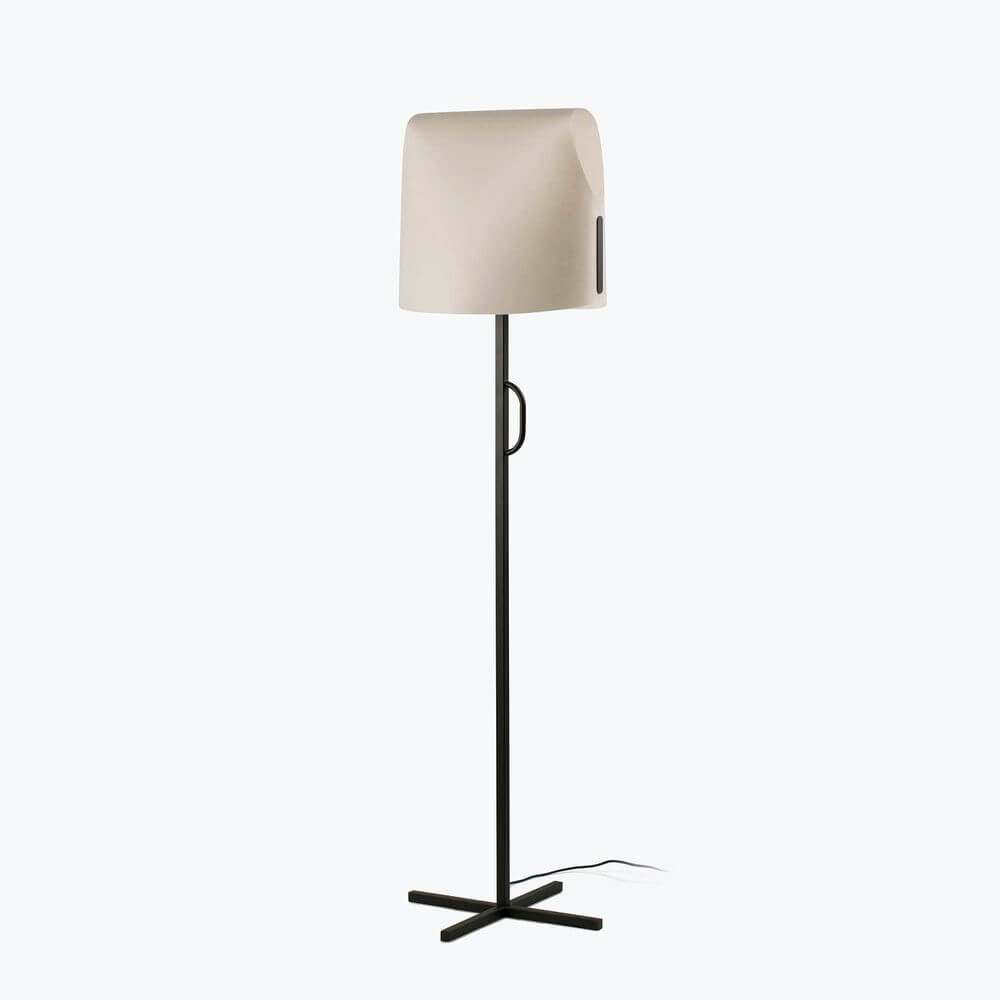 Luang Stehlampe von Faro Lab, minimalistische Stehleuchte inspiriert von Südostasien, elegante Form und Design.