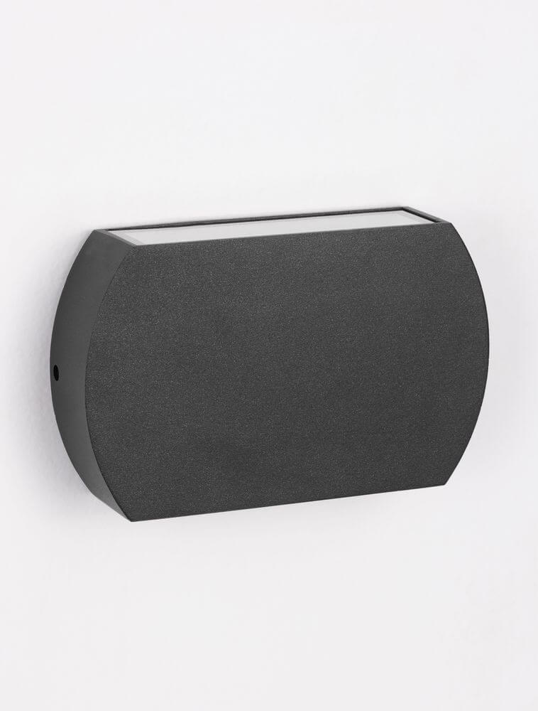 Fedor LED Außenwandleuchte 3000K Anthrazit IP65 an Wand montiert, modernes Design, robuste Verarbeitung.
