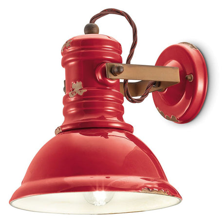 Ferroluce Industrial Wandleuchte in Rot mit Vintage-Design und handgefertigten Metall- und Keramikelementen.