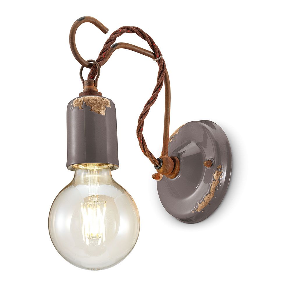 Ferroluce Vintage Wandleuchte mit industriellem Design und Vintage-Leuchtmittel für harmonisches Licht.