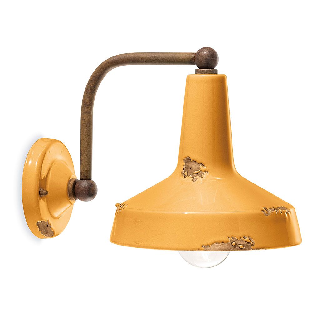 Ferroluce Wandleuchte Vintage aus Keramik in gelber Farbe mit klassischem Design und handgearbeitetem Stil.
