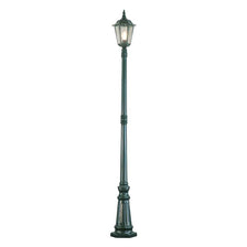 Firenze ganglys grønn, klart glass står elegant utendørs og gir stilig lys til hager.