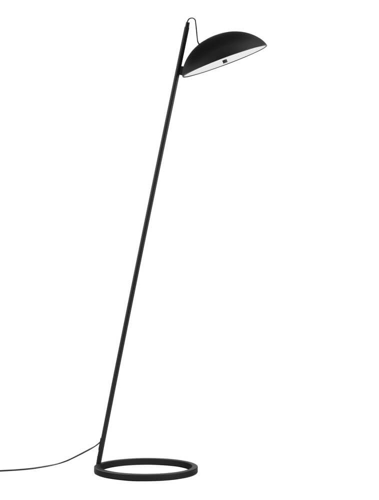 Flute LED Stehlampe H 153cm 3000K in minimalistischem Design mit schwarzem Aluminiumgestell.
