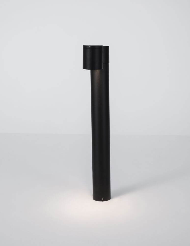 Focus Außenwegeleuchte Schwarz IP54 auf einem weißen Hintergrund, elegant und modern für den Außenbereich.