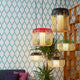 Forestier Bamboo Light Hängeleuchte in modernem Wohnambiente mit bunten Lampenschirmen.