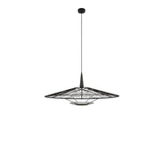 Forestier Pendelleuchte Carpa in elegantem Design mit flachem, halbrundem Schirm und feinem Geflecht.