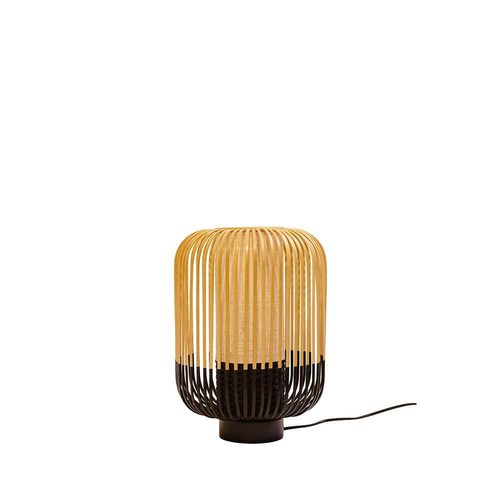 Forestier Tischlampe Bamboo Light mit zwei Farben im modernen Zen-Look aus Bambus und schwarzem Sockel.