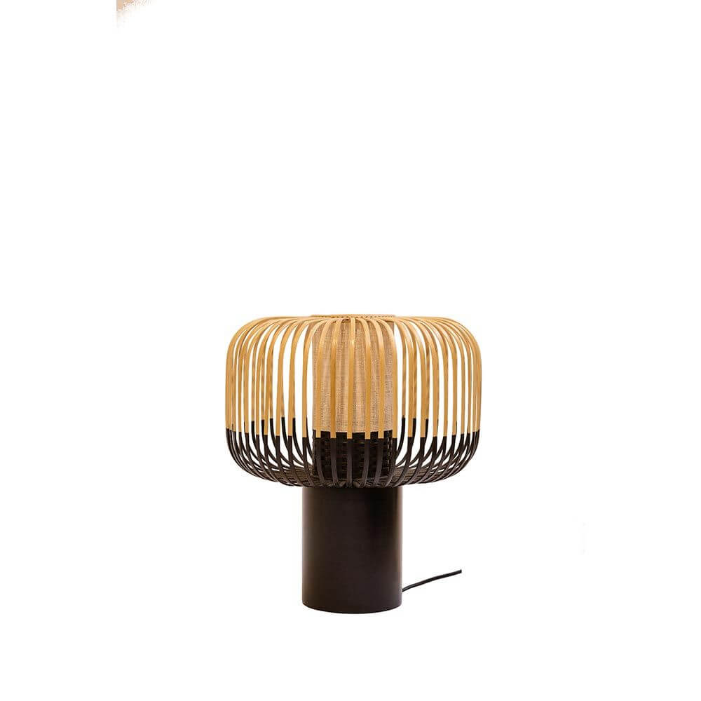 Forestier Tischlampe Bamboo Light im modernen Zen-Look mit Bambus und schwarzem Sockel.