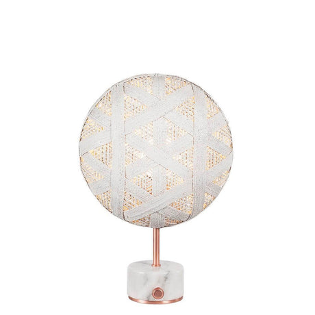 Forestier Tischlampe Chanpen Hexagonal mit rundem Schirm und marmoriertem Fuß, gemütliches Licht für jeden Raum.