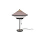 Forestier Tischlampe Cymbal mit Zugkabel in modernem Design und charakteristischem Lamellenschirm.