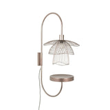 Forestier Wandlampe Papillon 70cm mit Abstelltisch, Wandleuchte mit geometrischem Design und luftigen Metallformen.