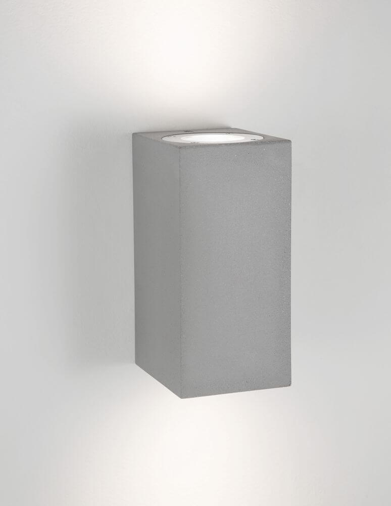 Fuento Außenwandleuchte H 18cm Beton IP65 in modernem Design für Außenbereiche wie Balkon und Terrasse.