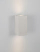 Fuento Außenwandleuchte H 18cm Beton IP65 an einer Wand, modern und elegant aus Beton und Glas.