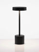 Fumo LED Außentischleuchte 3000K IP54 in elegantem schwarz, minimalistisches Design mit robustem Aluminium.