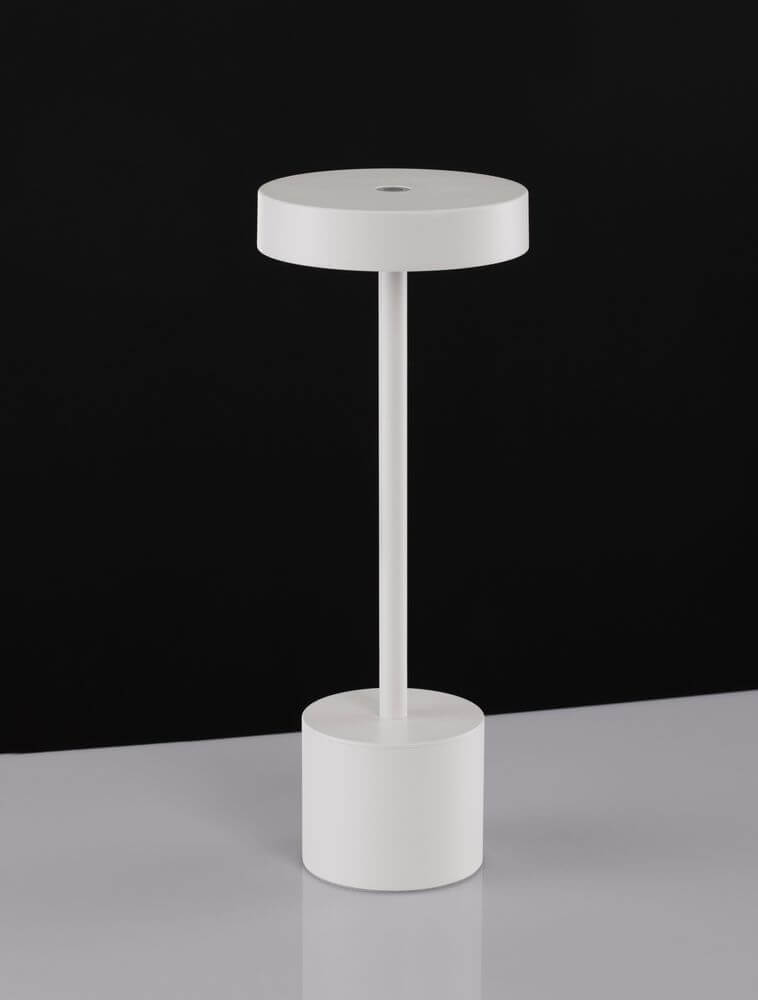 Fumo LED Außentischleuchte 3000K IP54 in elegantem Design, aus Aluminium und klaren Akzenten.