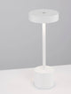 Fumo LED Außentischleuchte 3000K IP54 in elegantem weißen Design auf Tischfläche