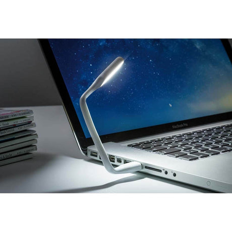 Function USB-Leuchte TB Tageslichtweiß 0,5W 5V Weiß an einem Laptop für optimale Ausleuchtung.