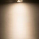 GU10 LED Strahler 5W 45° prismatisch neutralweiß dimmbar beleuchtet eine Wand.