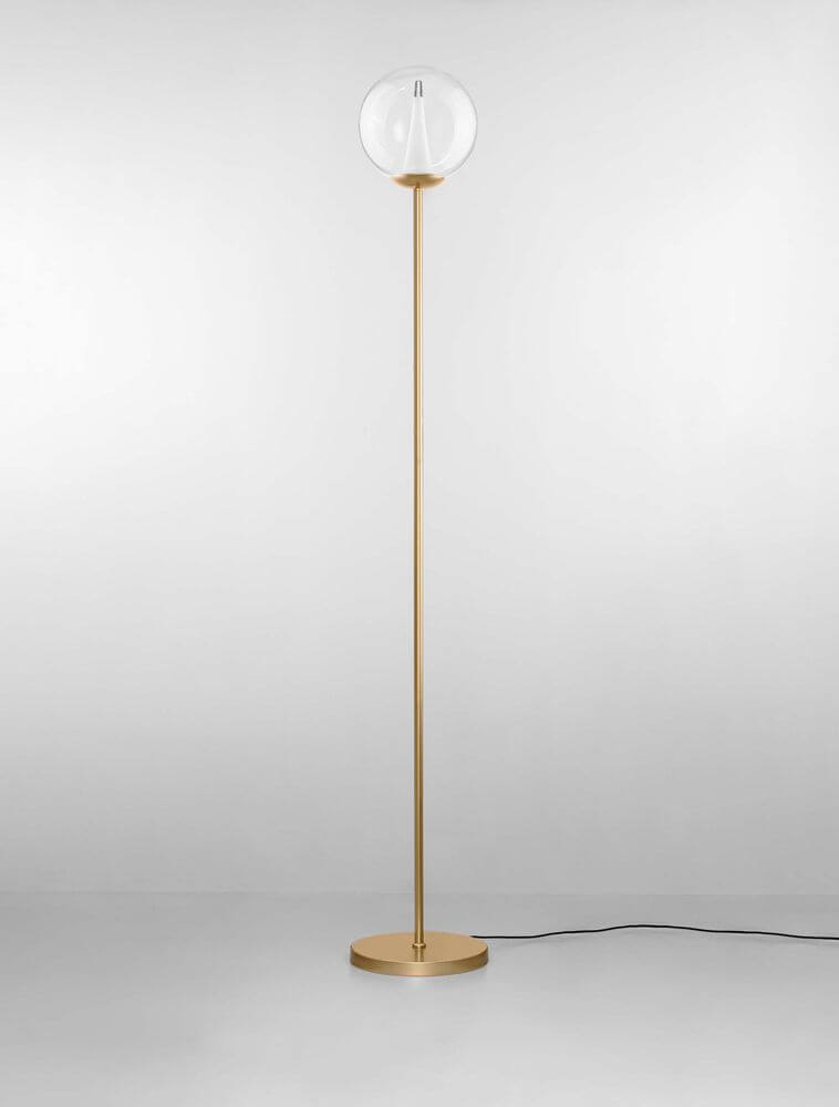 Galeo Stehlampe 3000K Gold mit elegantem Goldfinish und kugelförmigem Glas-Schirm in modernem Design.